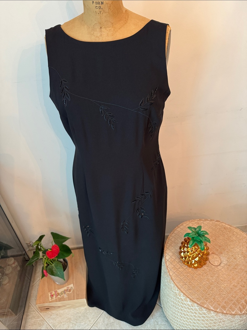 Classic Black Sleeveless Embroidered Evening Dress